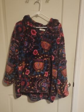 NATURAL LIFE Hooded Plush Multicolor Fuzzy Top with Floral Pattern. One Size